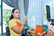 北京泰国主播品三亚榴莲：“尝到了家乡味”