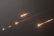 北京伊朗以导弹齐射回应以色列的大规模袭击