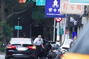 北京台当局这个单位的公车，给了狗了